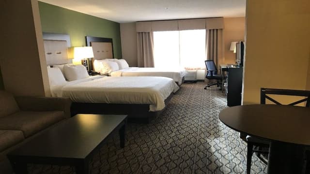 Suite, 1 King Bed, Accessible Bathtub (Communications)