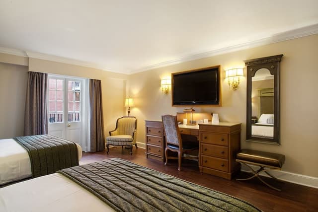 Room, 2 Queen Beds, Balcony, Courtyard View