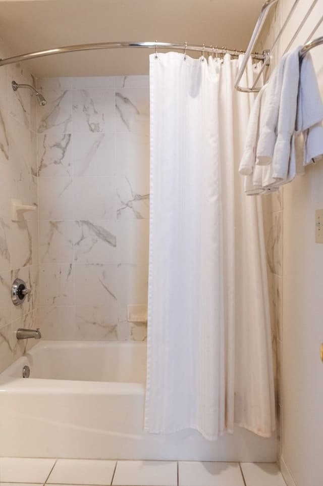 Queen Room (24/7 Front Desk)