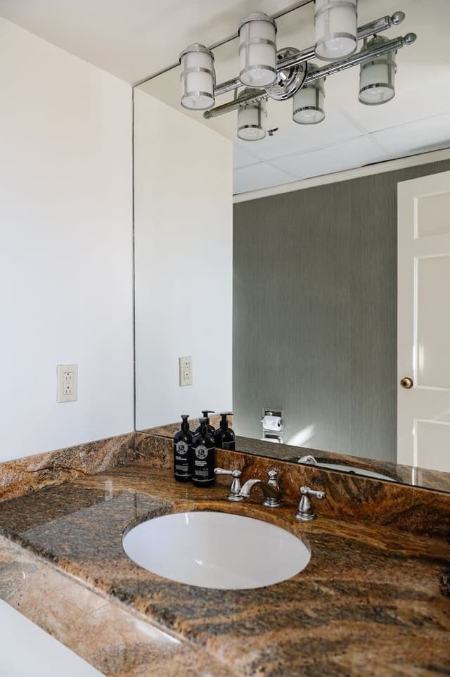 King Room with Balcony (24/7 Front Desk)
