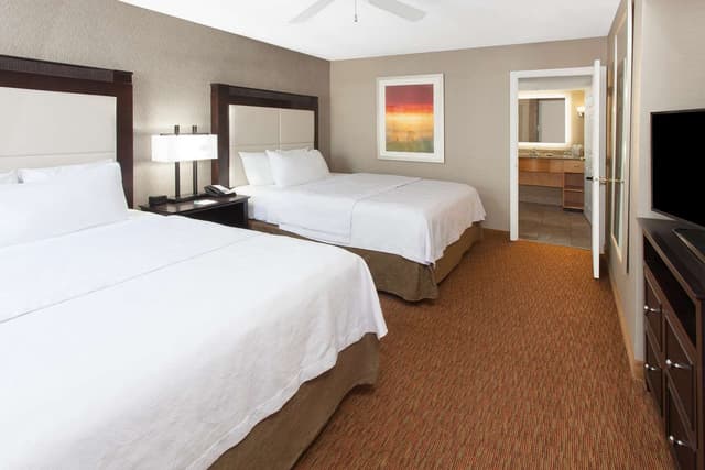 2 QUEEN BEDS 1 BEDROOM FIREPLACE SUITE NONSMO