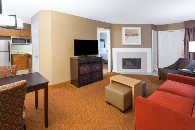 1KING 2 DBLS 2BDRM 2BA FIREPLACE SUITE NOSMOK