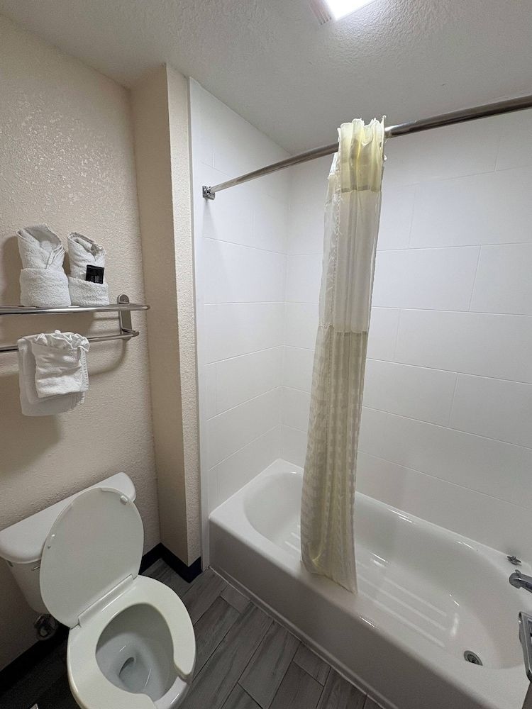Howard Johnson Express Inn Iowa LA1