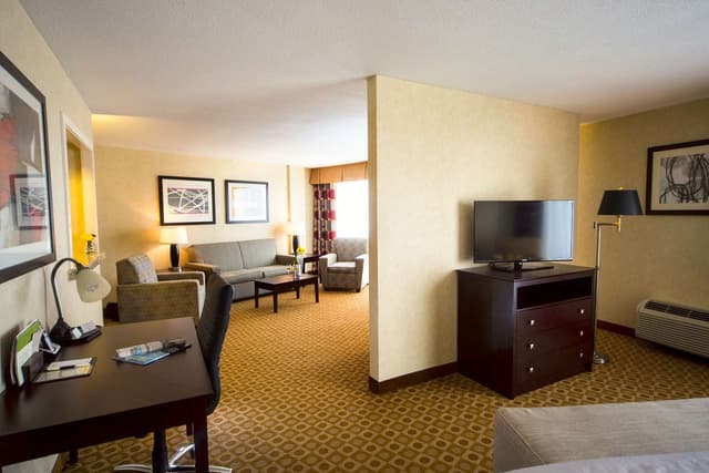 1 KING JUNIOR SUITE - PREMIUM FLOOR