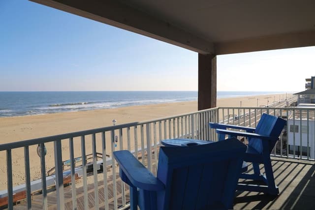 Room, 1 King Bed, Oceanfront (3rd Floor)