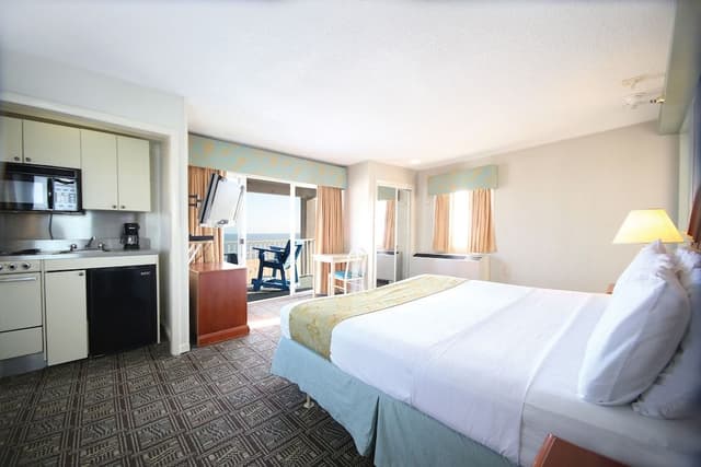 Room, 1 King Bed, Oceanfront (3rd Floor)