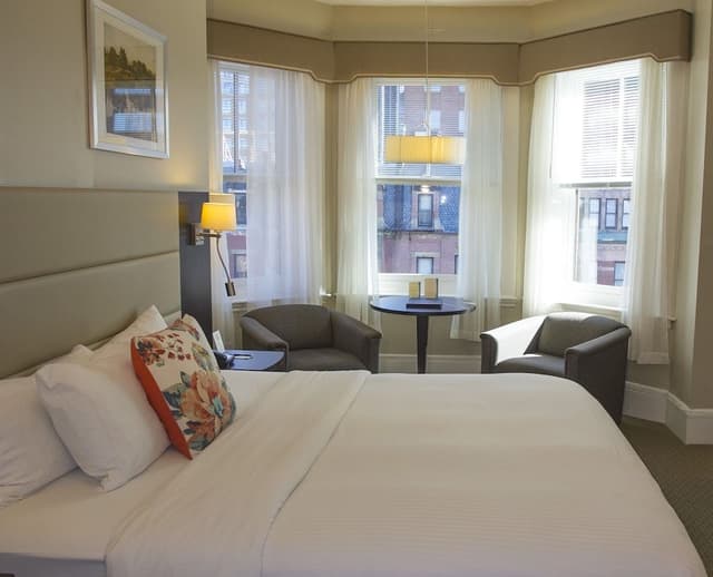 Bay Window King, 1 King Bed