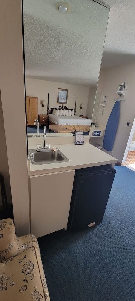 Deluxe Room, 1 King Bed, Jetted Tub