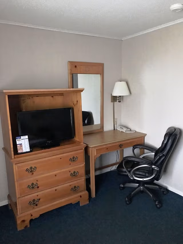 Deluxe Room, 1 King Bed, Jetted Tub