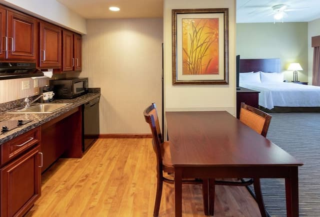 Suite, 1 King Bed, Accessible, Bathtub (Mobility & Hearing)