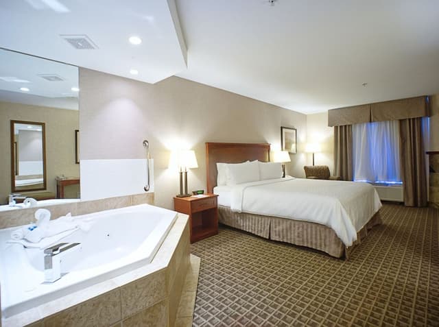 Suite, 1 King Bed, Fireplace (Jetted Tub)