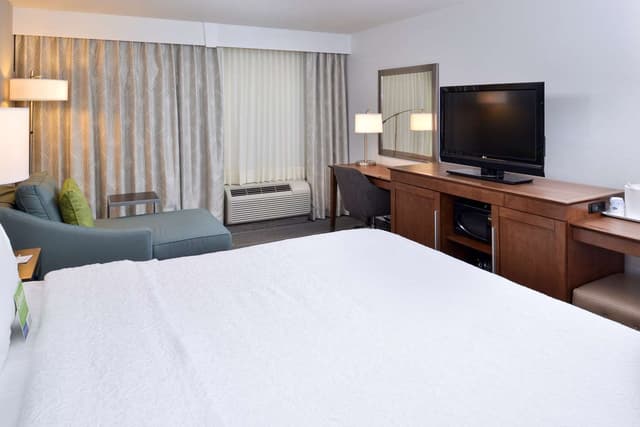 1 KING BED NONSMOKING