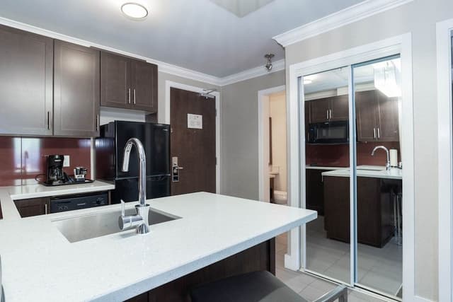 Standard Suite, 1 King Bed, Kitchen