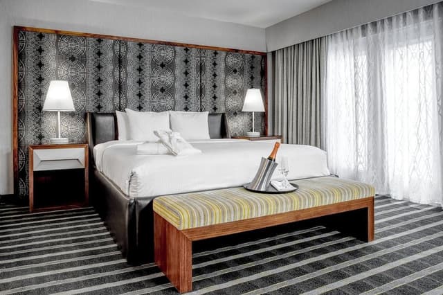 Luxury Suite, 1 King Bed, Balcony, Pool View