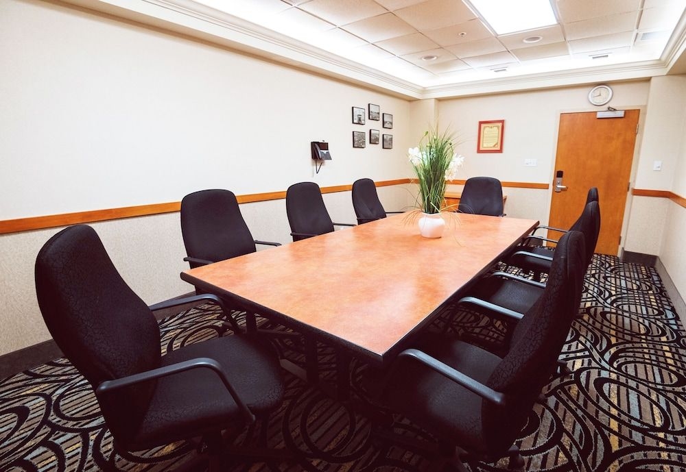Rosslyn Inn and Suites2