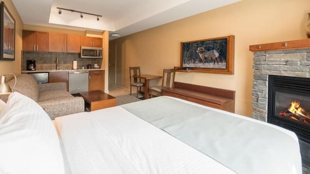 Deluxe Room, 1 Queen Bed with Sofa bed