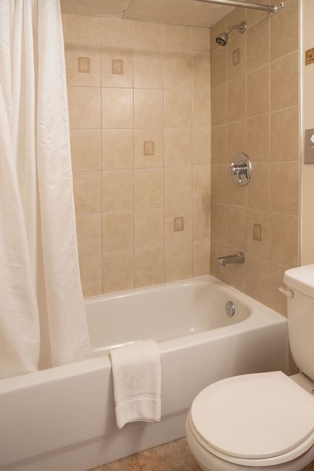Two Bedroom Apartment, 2 Queens