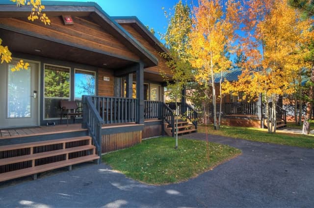 Cabin, Multiple Beds (1 King, 1 Queen, Yellowstone Cabin)