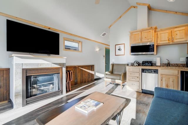 Cabin, Multiple Beds (1 King, 1 Queen, Yellowstone Cabin)