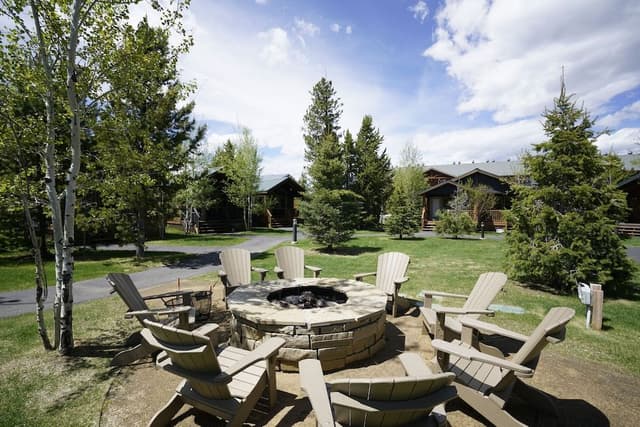 Cabin, Multiple Beds (1 King, 1 Queen, Yellowstone Cabin)