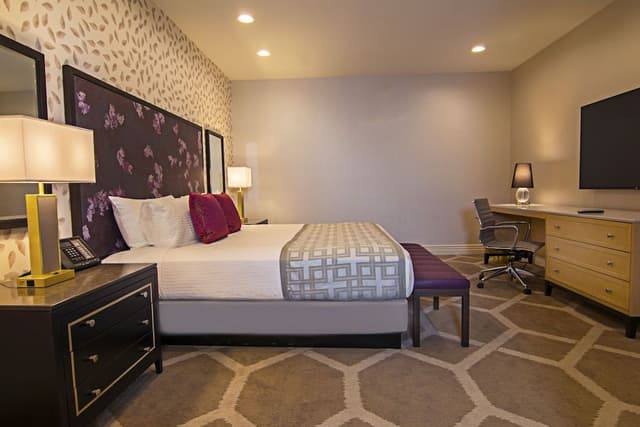 Suite, 1 King Bed, Non Smoking