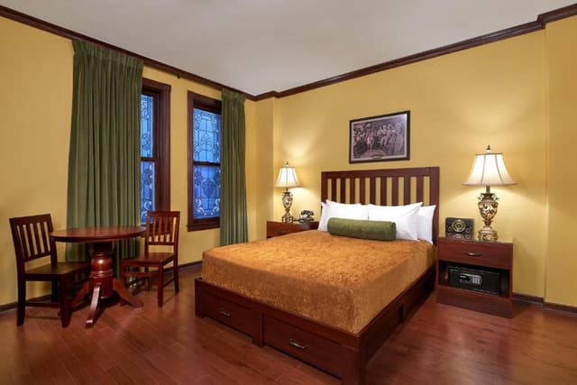 Standard Queen Room