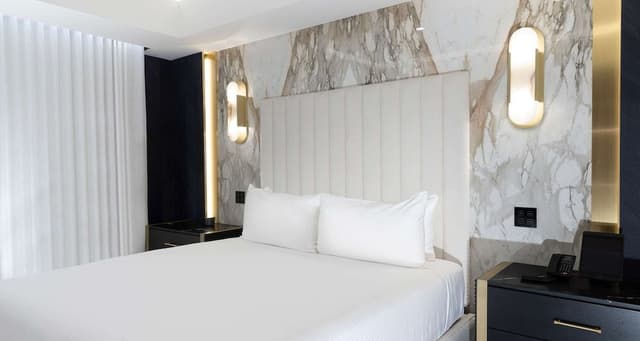 Luxury Suite, 1 King Bed, Non Smoking, Jetted Tub (Separate Living Room)
