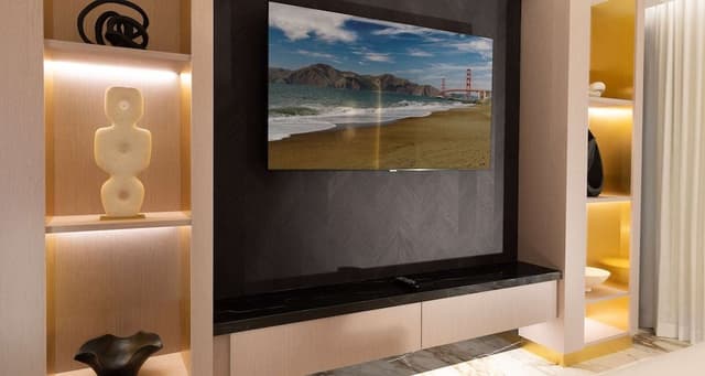 Penthouse Suite, 1 King Bed, Smoking, Jetted Tub (Separate Living Room)