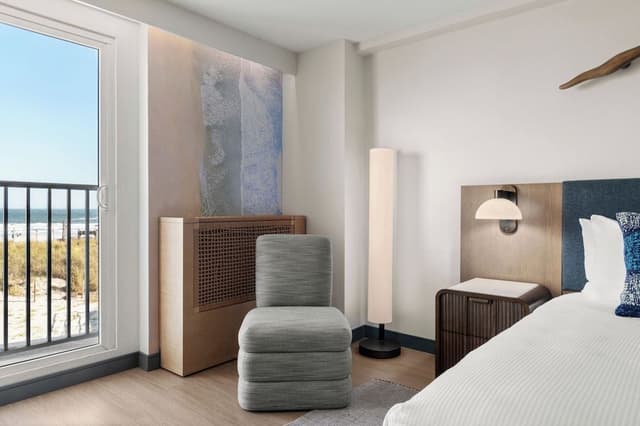 Room, 1 King Bed, Balcony, Partial Ocean View (Balcony)