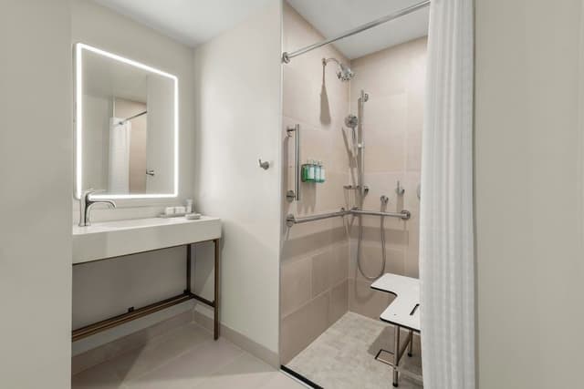 Room, 2 Queen Beds, Balcony, Partial Ocean View (Balcony)