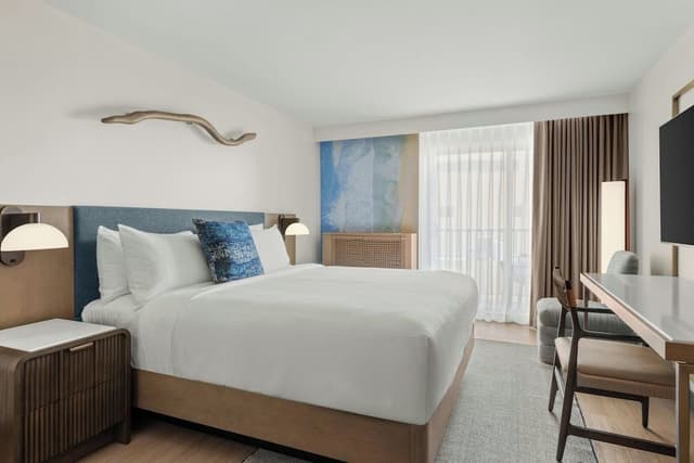 Room, 1 King Bed, Balcony, Partial Ocean View (Balcony)