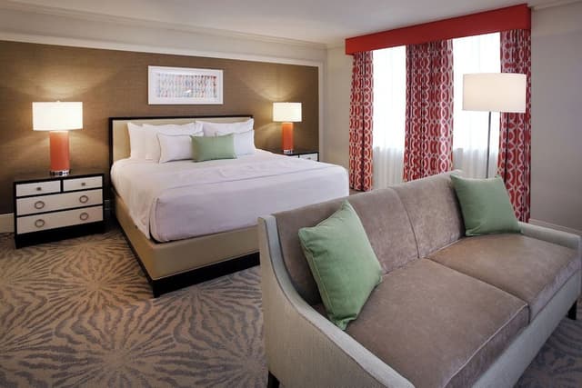 Suite, 1 King Bed (Coral Junior Suite)