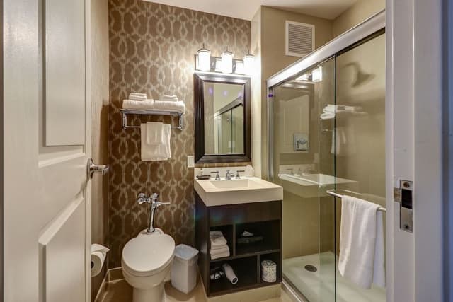 Suite, 1 King Bed (Coral Junior Suite)
