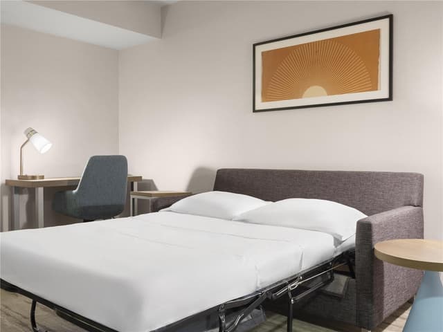 1 KING BED 1 BEDROOM SUITE WITH SOFABED