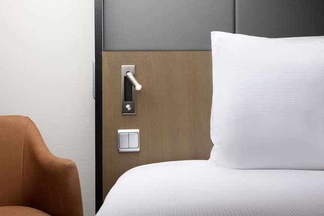 KING EXECUTIVE SUITE WITH SEPARATE LOUNGE