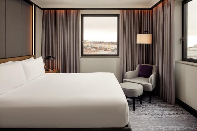 KING JUNIOR SUITE