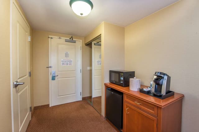 2 DOUBLE MOBILITY ACCESSIBLE W/ BATHTUB