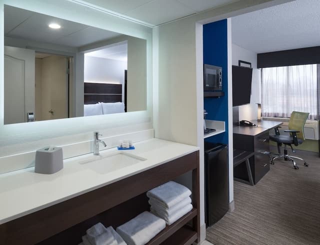 Suite, 2 Queen Beds, Non Smoking