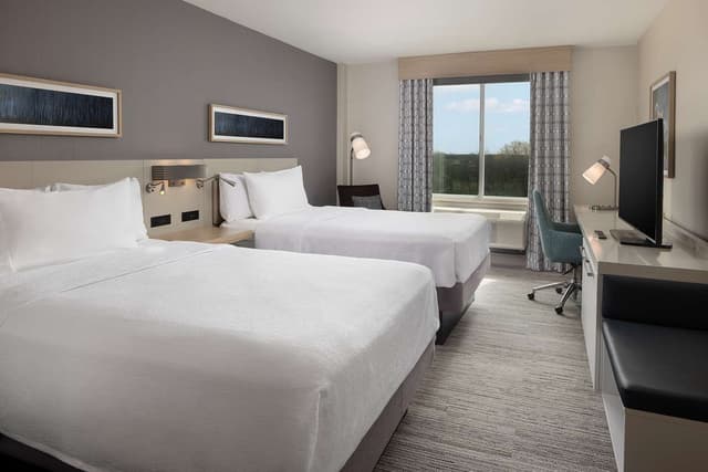 2 DOUBLES PREMIUM W/IN-ROOM DRINKS-SNACKS