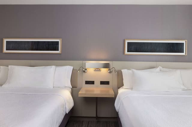 2 DOUBLE BEDS