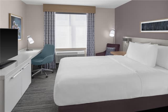 1 QUEEN BED