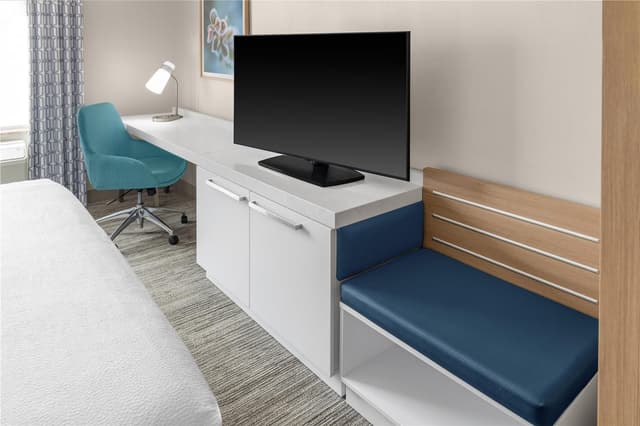 1 KING MOBILITY ACCESSIBLE W/ROLL IN SHOWER