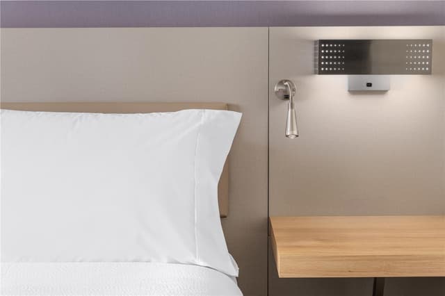 1 KING MOBILITY ACCESSIBLE W/ROLL IN SHOWER