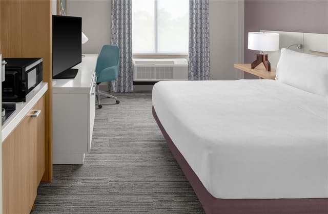 1 KING MOBILITY ACCESSIBLE W/ROLL IN SHOWER