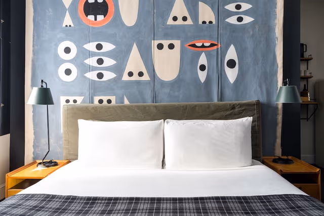 Deluxe Room, 1 Queen Bed (Medium Queen)