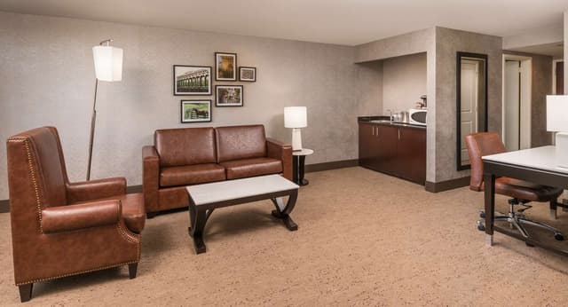 JUNIOR SUITE ONE KING BED