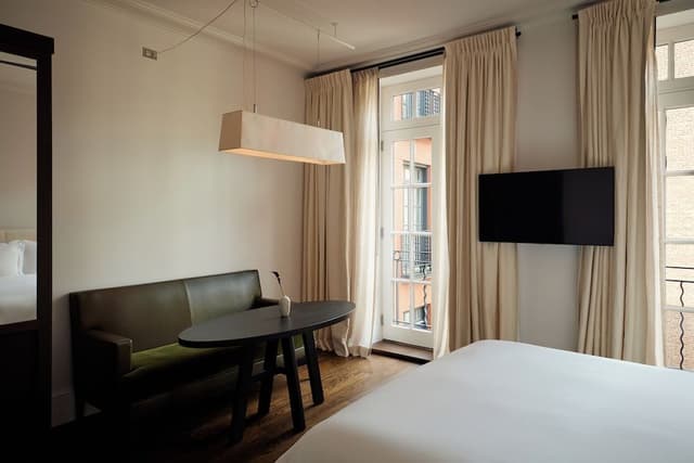 Courtyard Room