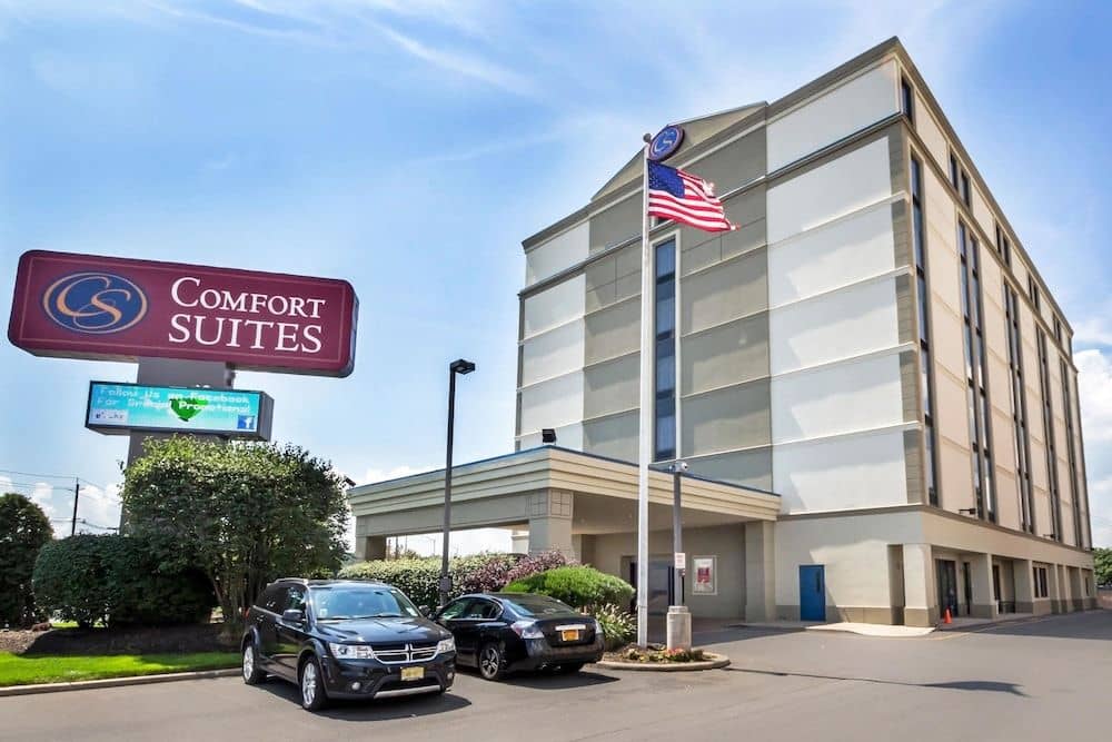 Comfort Suites at Woodbridge Comfort Suites at Woodbridge