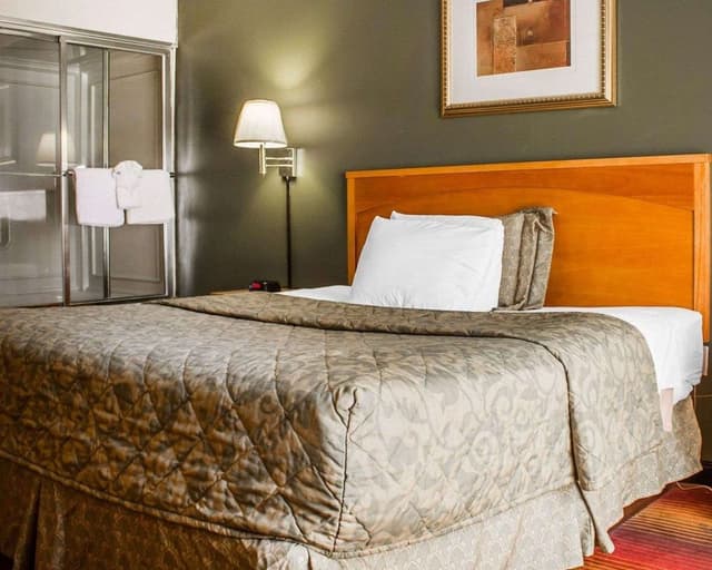 Standard Room, 1 King Bed, Smoking