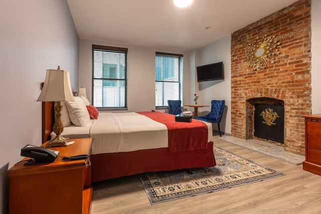 One King Bed, Standard